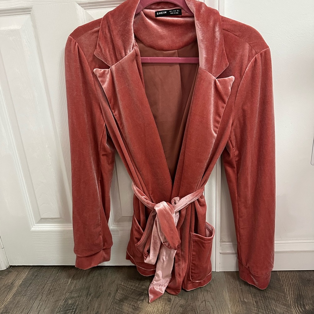 Blazer - Picture 4 of 4